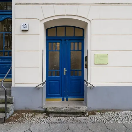 The Lohmeyerstr Iii, Lovely 2 Bedroom Group & Family Friendly, 2- 4 Guests *