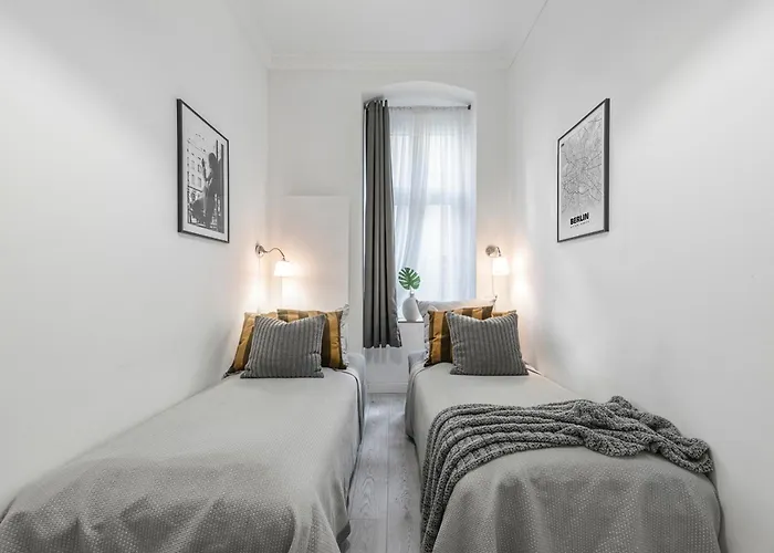 The Lohmeyerstr Iii, Lovely 2 Bedroom Group & Family Friendly, 2- 4 Guests Apartamento