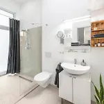 公寓 The Lohmeyerstr Iii, Lovely 2 Bedroom Group & Family Friendly, 2- 4 Guests