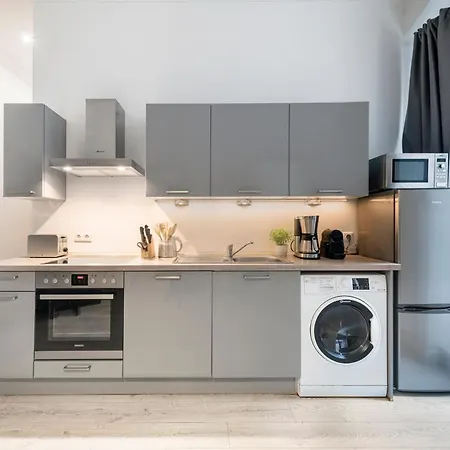 Apartment The Lohmeyerstr Iii, Lovely 2 Bedroom Group & Family Friendly, 2- 4 Guests *