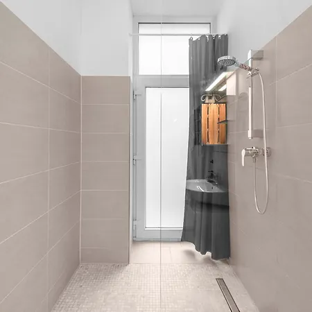 The Lohmeyerstr Iii, Lovely 2 Bedroom Group & Family Friendly, 2- 4 Guests * Берлин