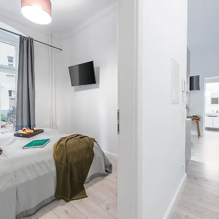 Апартаменты The Lohmeyerstr Iii, Lovely 2 Bedroom Group & Family Friendly, 2- 4 Guests